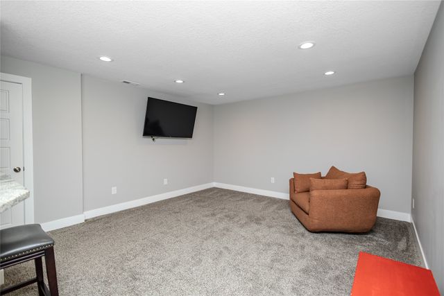 835 S Balsam Street, West Des Moines, IA 50266