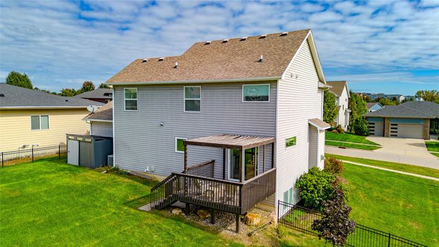 835 S Balsam Street, West Des Moines, IA 50266