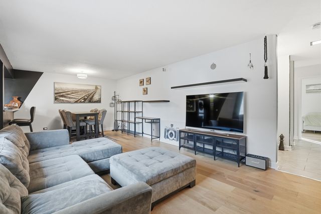 6856 Juneberry Court, Woodridge, IL 60517