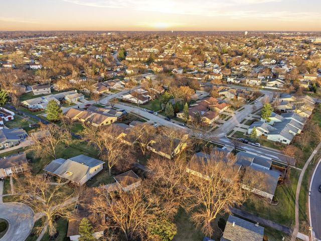 6856 Juneberry Court, Woodridge, IL 60517