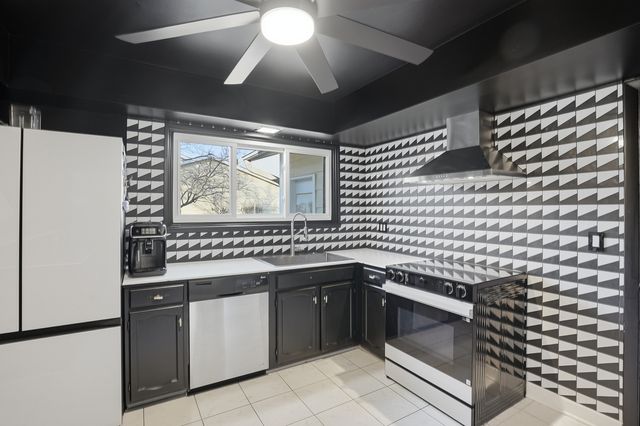 6856 Juneberry Court, Woodridge, IL 60517