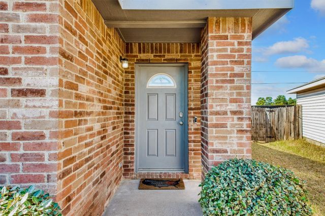 5005 Village Stone Court, Fort Worth, TX 76179