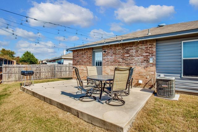 5005 Village Stone Court, Fort Worth, TX 76179