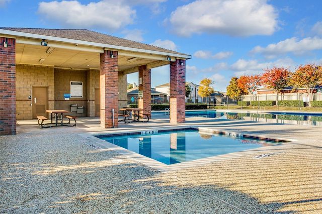 5005 Village Stone Court, Fort Worth, TX 76179