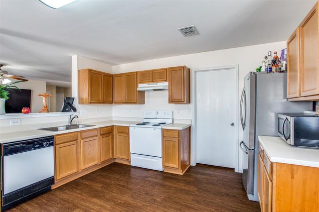 5005 Village Stone Court, Fort Worth, TX 76179