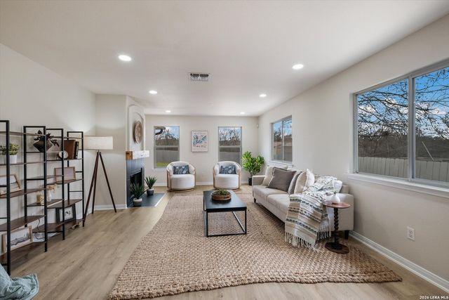 5390 Chestnut View, San Antonio, TX 78247