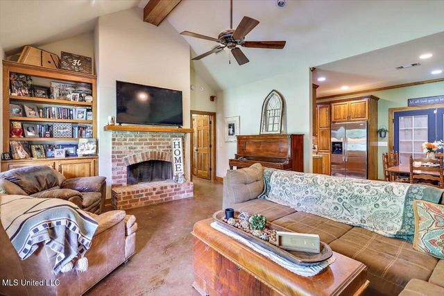 115 Ginns Way, Florence, MS 39073