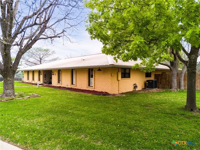 112 Skipcha Trail, Lampasas, TX 76550