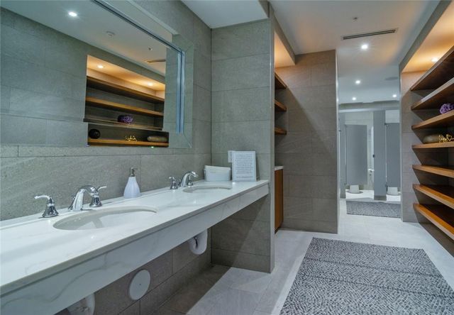 1180 N Federal Highway 1103, Fort Lauderdale, FL 33304