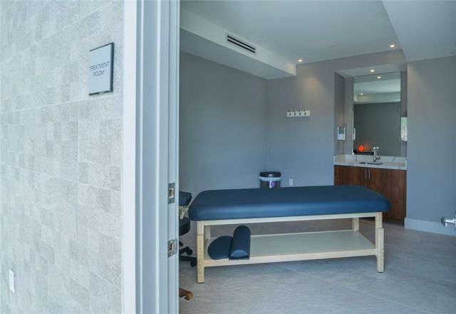 1180 N Federal Highway 1103, Fort Lauderdale, FL 33304