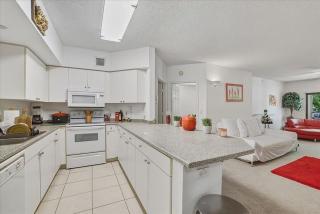 2105 Lavers Circle 212, Delray Beach, FL 33444
