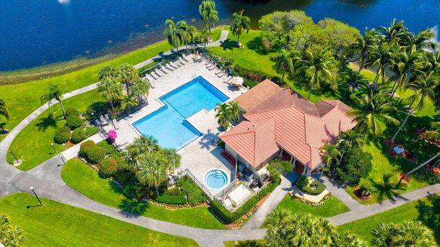 2105 Lavers Circle 212, Delray Beach, FL 33444