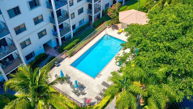 2105 Lavers Circle 212, Delray Beach, FL 33444