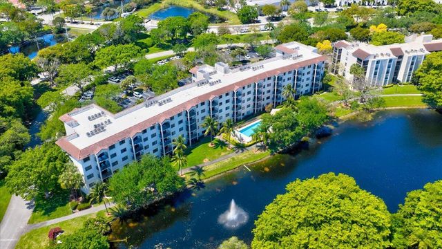 2105 Lavers Circle 212, Delray Beach, FL 33444