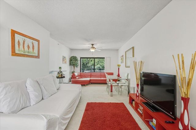 2105 Lavers Circle 212, Delray Beach, FL 33444