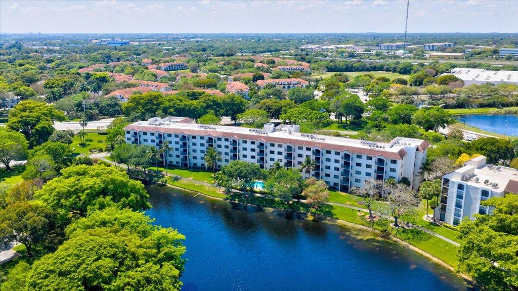 2105 Lavers Circle 212, Delray Beach, FL 33444