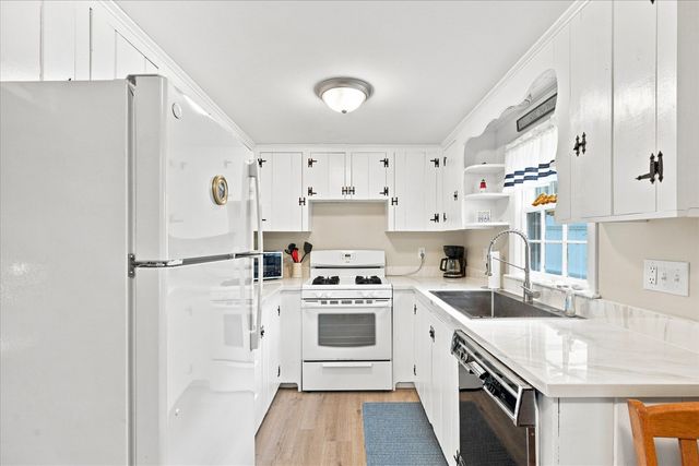 25 Freydis Dr, Dennis, MA 02660