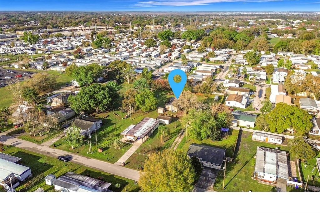 Image 2 of property listing at 820 ROBINSON AVENUE, St Cloud, FL 34769