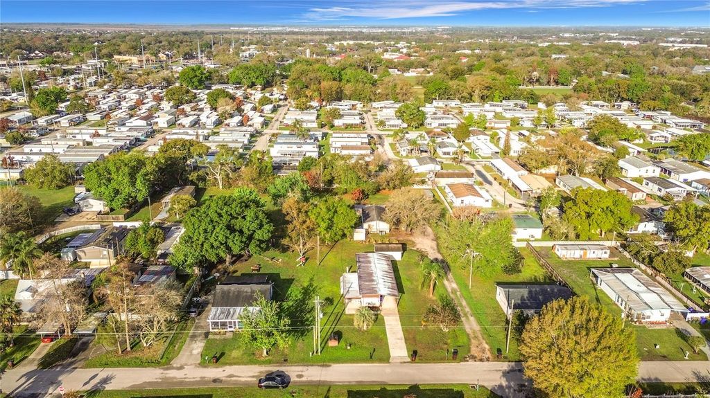 Image 26 of property listing at 820 ROBINSON AVENUE, St Cloud, FL 34769