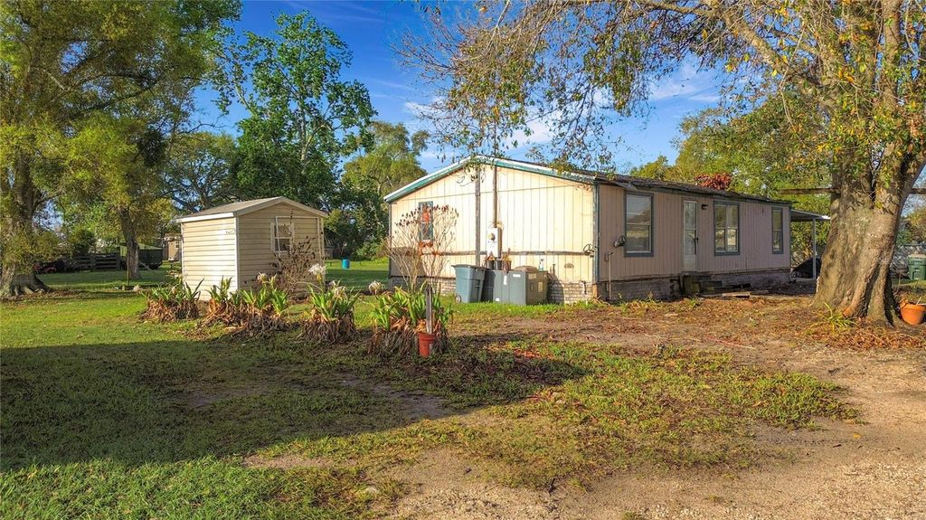Image 6 of property listing at 820 ROBINSON AVENUE, St Cloud, FL 34769