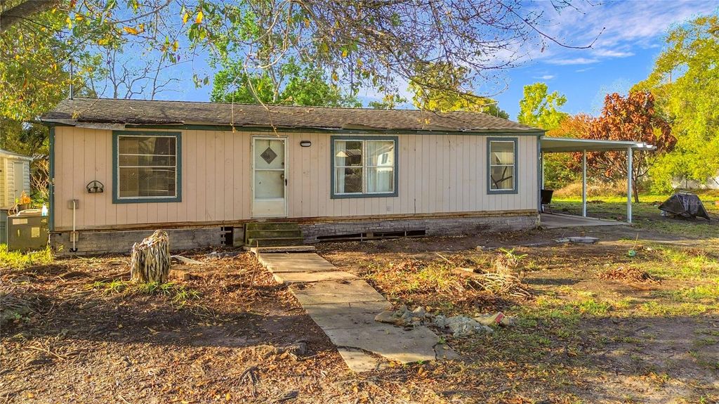 Image 8 of property listing at 820 ROBINSON AVENUE, St Cloud, FL 34769