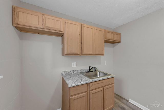 6110 Stover Ave, Cincinnati, OH 45237