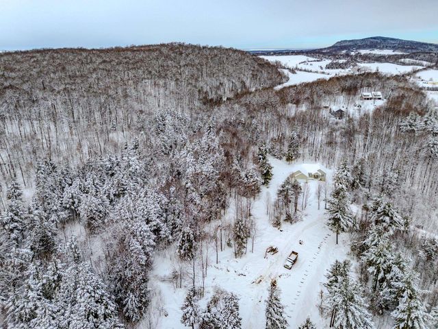 284 Leo's Lane, Georgia, VT 05478