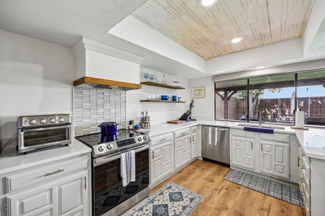 2927 Winterberry Drive, Carrollton, TX 75007