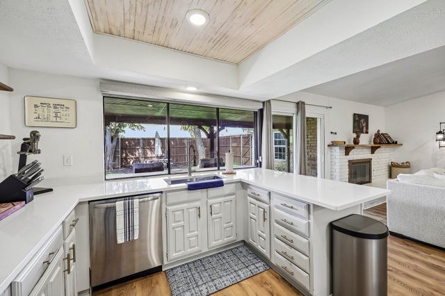 2927 Winterberry Drive, Carrollton, TX 75007