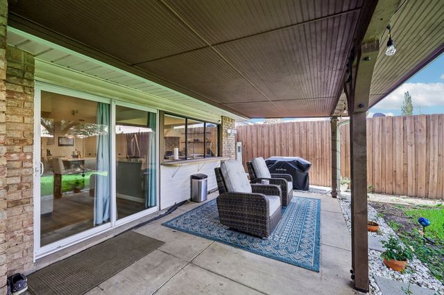 2927 Winterberry Drive, Carrollton, TX 75007