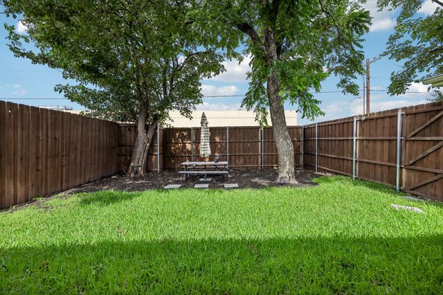 2927 Winterberry Drive, Carrollton, TX 75007