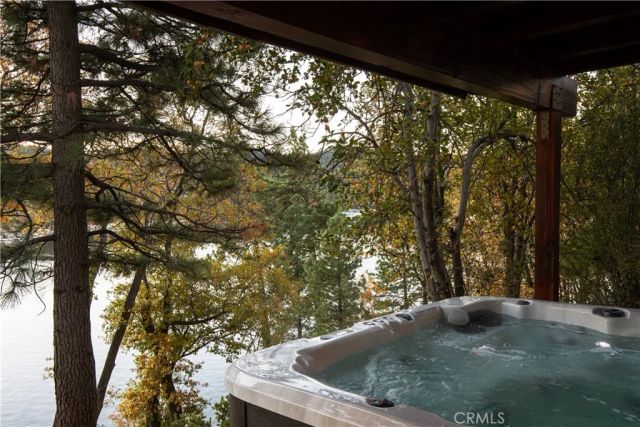 748 Shelter Cove, Lake Arrowhead, CA 92352