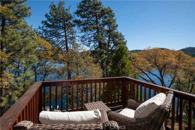 748 Shelter Cove, Lake Arrowhead, CA 92352