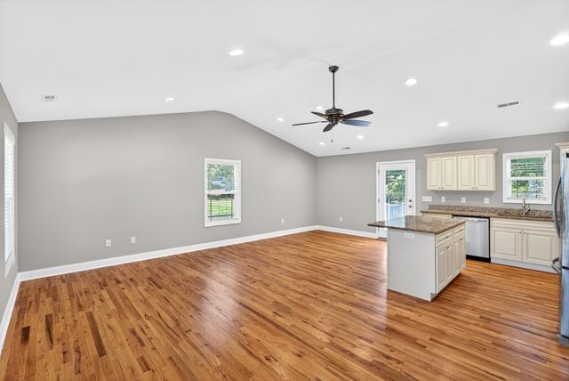 200 Kirby St, Landrum, SC 29356