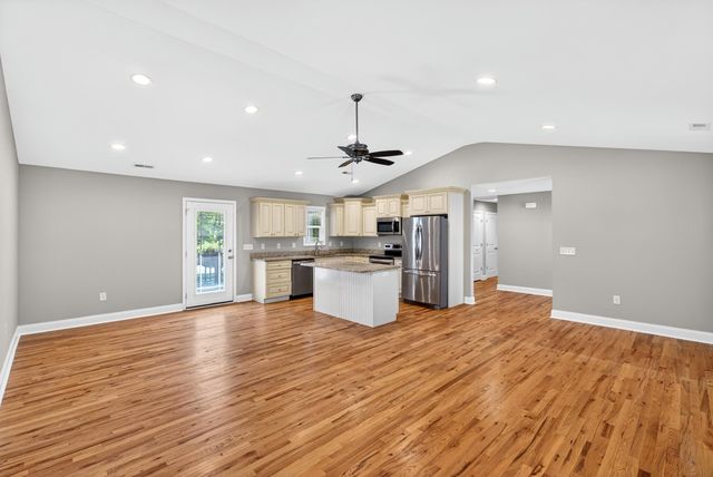 200 Kirby St, Landrum, SC 29356
