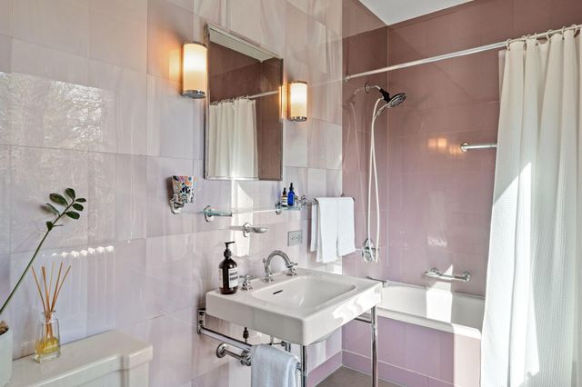 265 Woodlawn Avenue, Saint Paul, MN 55105