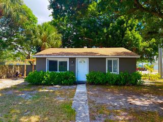 1299 NE 40th Ct, Oakland Park, FL 33334