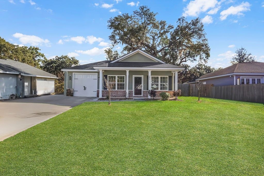 286 Bridgewater Lane, Darien, GA 31305