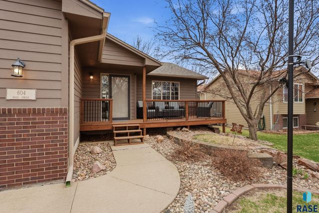 604 Quail Cir Circle, Harrisburg, SD 57032
