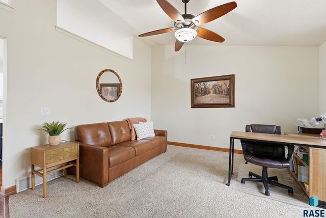 604 Quail Cir Circle, Harrisburg, SD 57032