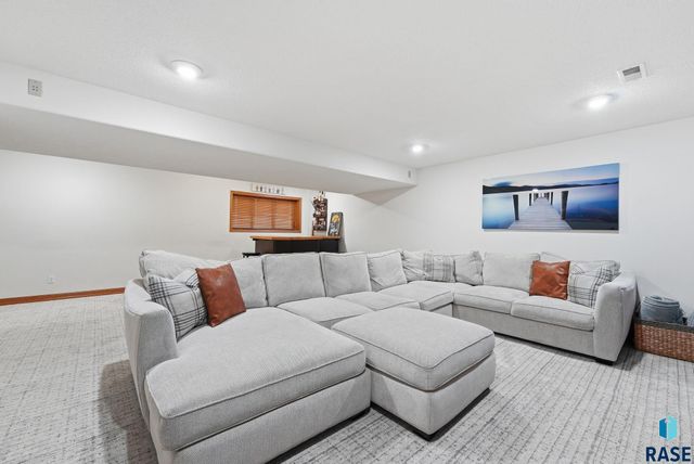 604 Quail Cir Circle, Harrisburg, SD 57032