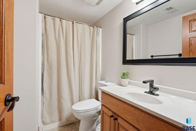 604 Quail Cir Circle, Harrisburg, SD 57032