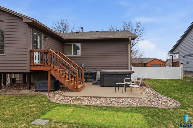 604 Quail Cir Circle, Harrisburg, SD 57032