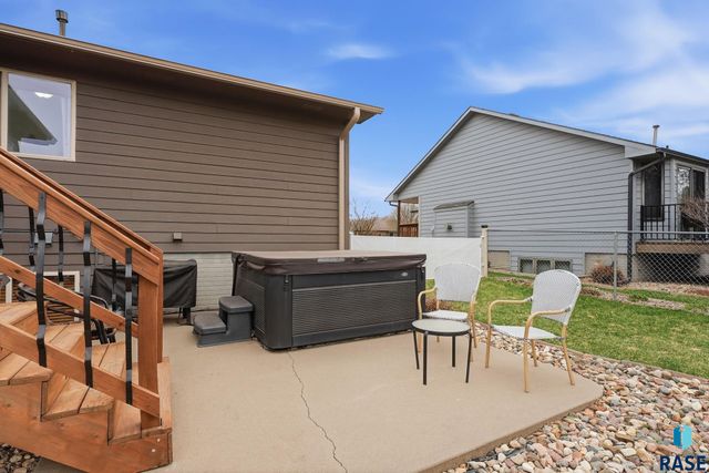 604 Quail Cir Circle, Harrisburg, SD 57032