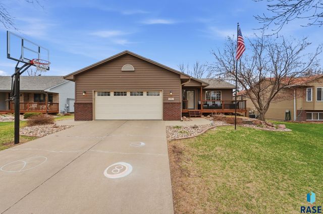 604 Quail Cir Circle, Harrisburg, SD 57032