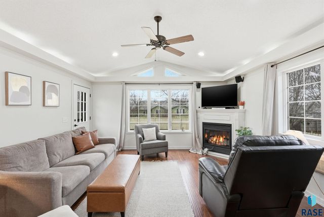 604 Quail Cir Circle, Harrisburg, SD 57032