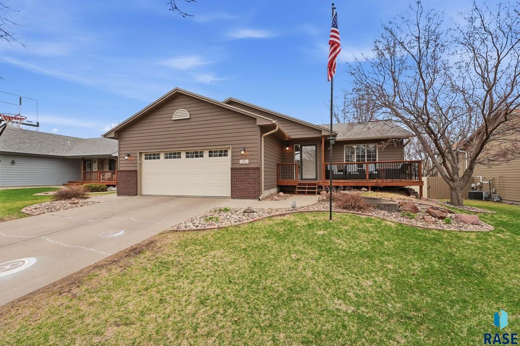 604 Quail Cir Circle, Harrisburg, SD 57032