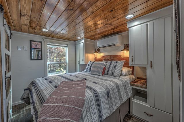 476, 478 Lapidary Lane, Young Harris, GA 30582