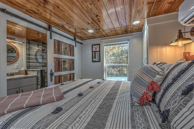 476, 478 Lapidary Lane, Young Harris, GA 30582