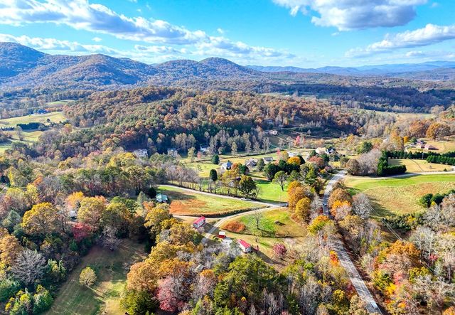 476, 478 Lapidary Lane, Young Harris, GA 30582